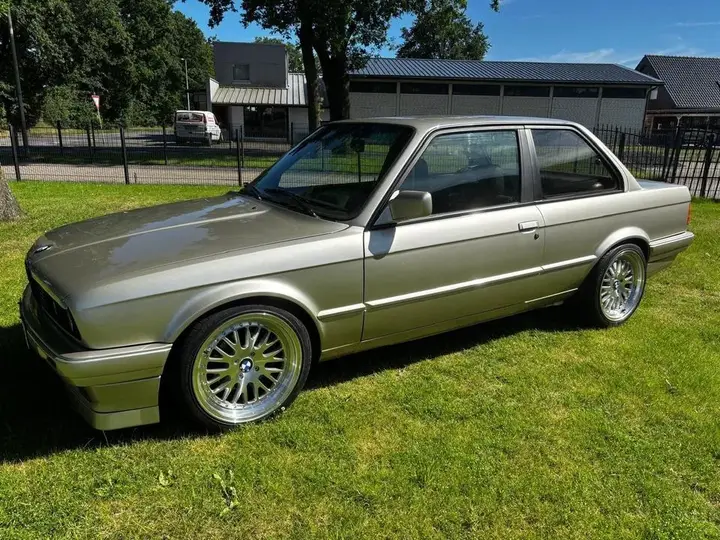 BMW E30