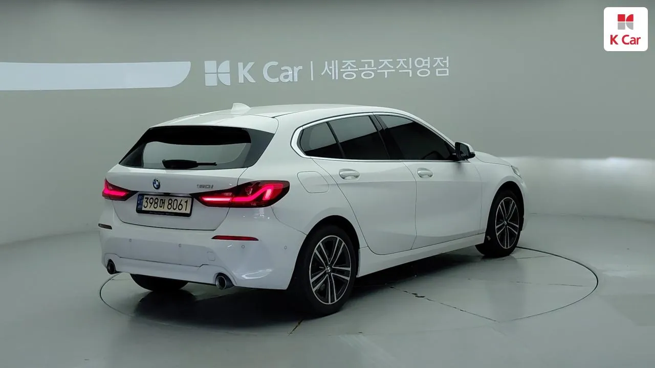 BMW 1 Series 2022 photo 2