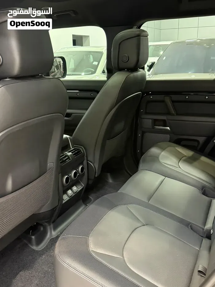 Land Rover Defender 2024 photo 3