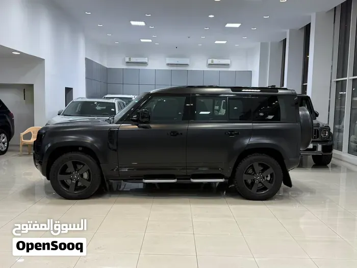 Land Rover Defender 2024 photo 2