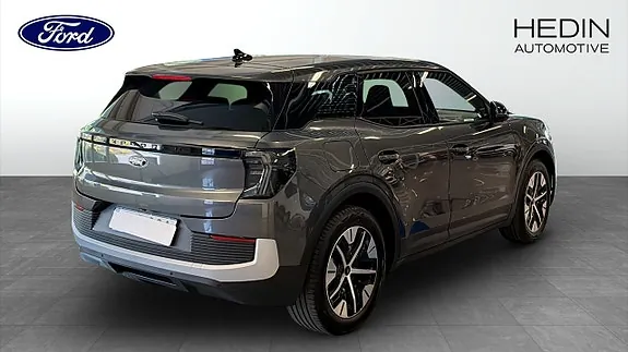 Ford Explorer 2026 photo 2