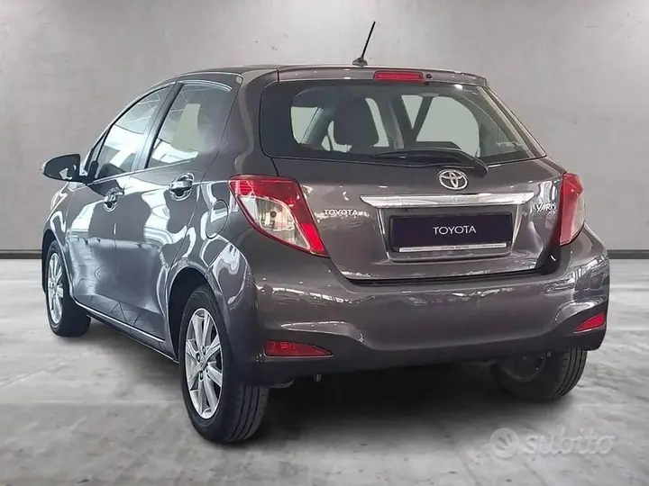 Toyota Yaris 2012 photo 2