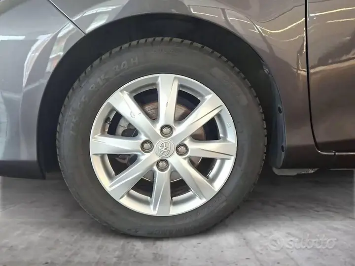 Toyota Yaris 2012 photo 5