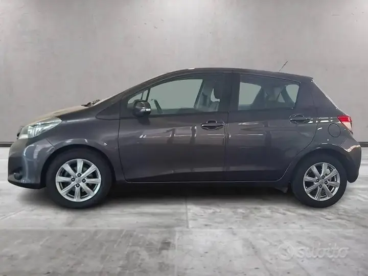 Toyota Yaris 2012 photo 4