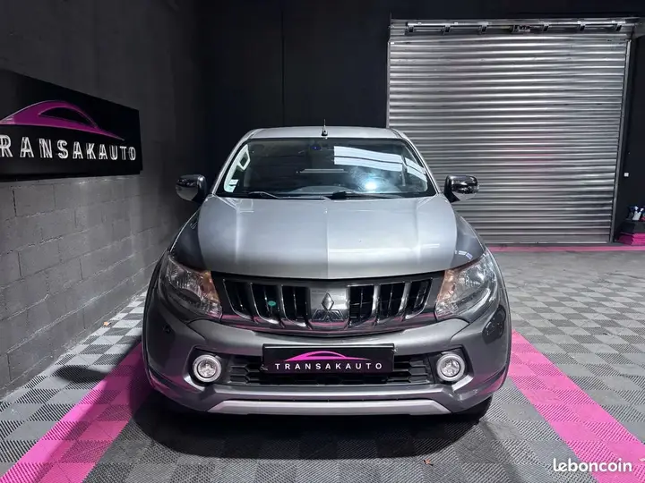 Mitsubishi L200 2017 photo 2