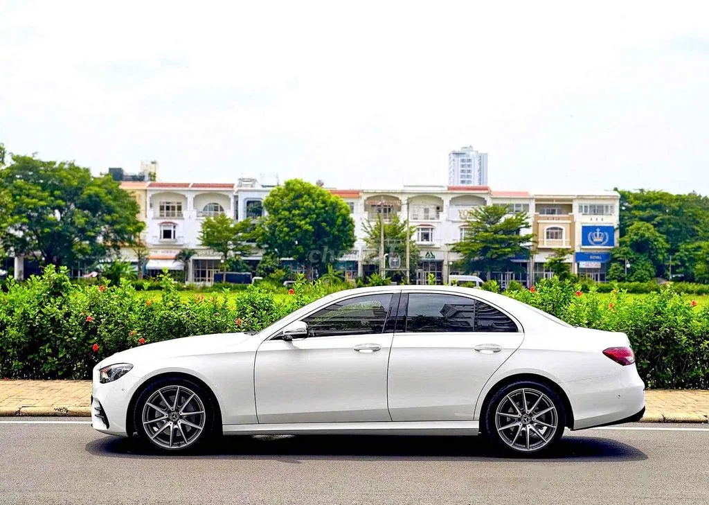 Mercedes-Benz E-Class 2022 photo 5