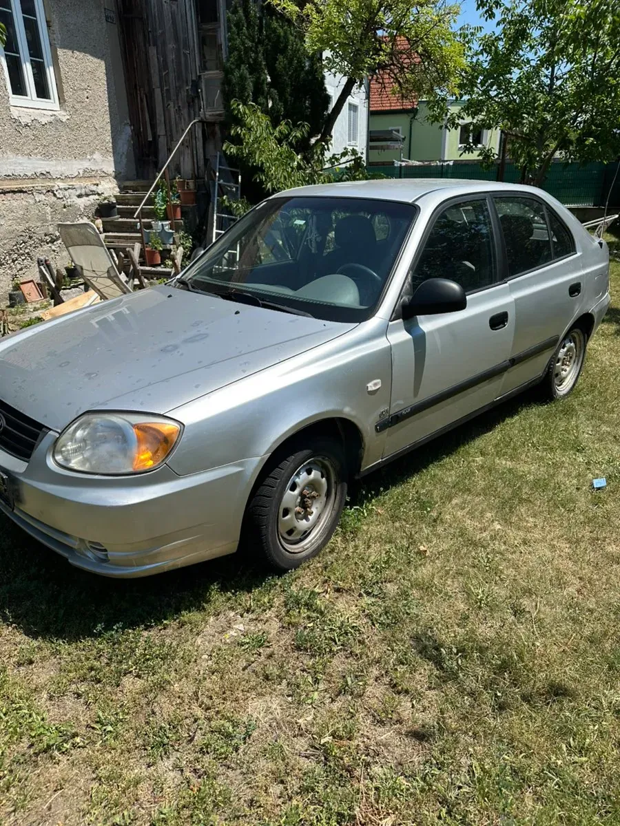 Hyundai Accent 2003 photo 2