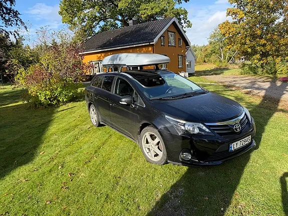 Toyota Avensis 2012 photo 2