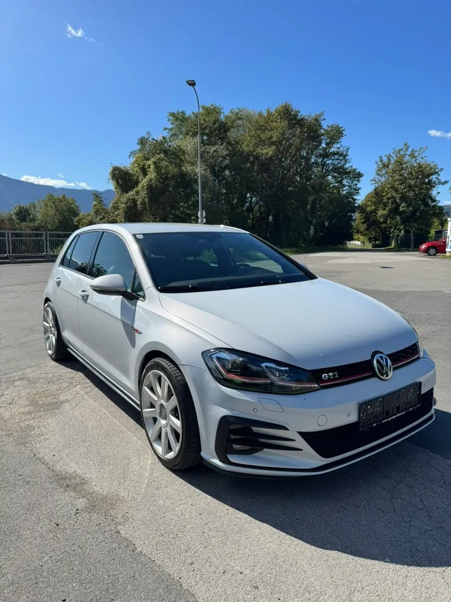 Volkswagen Golf 2017 photo 2