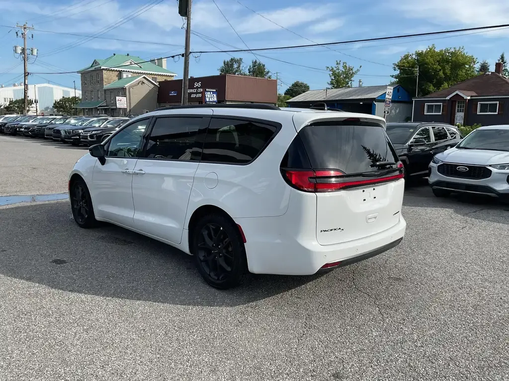 Chrysler Pacifica 2025 photo 4
