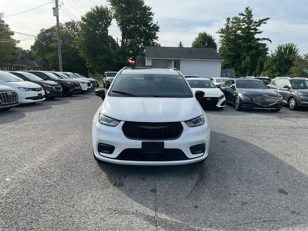 Chrysler Pacifica 2025 photo 2