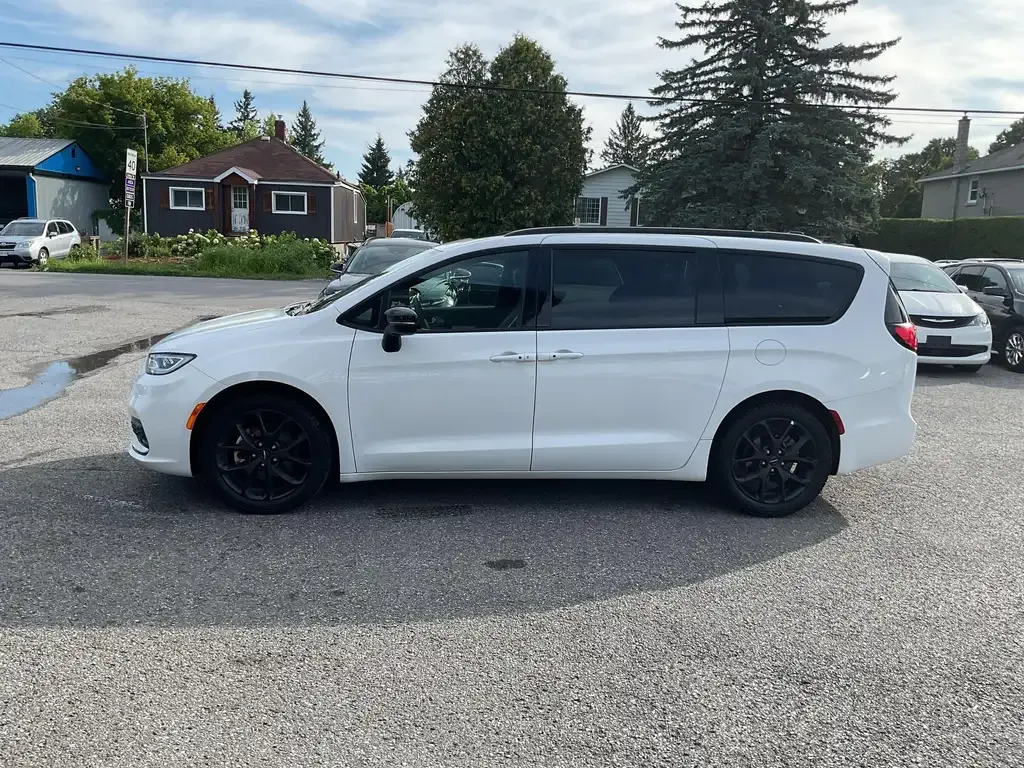 Chrysler Pacifica 2025 photo 3