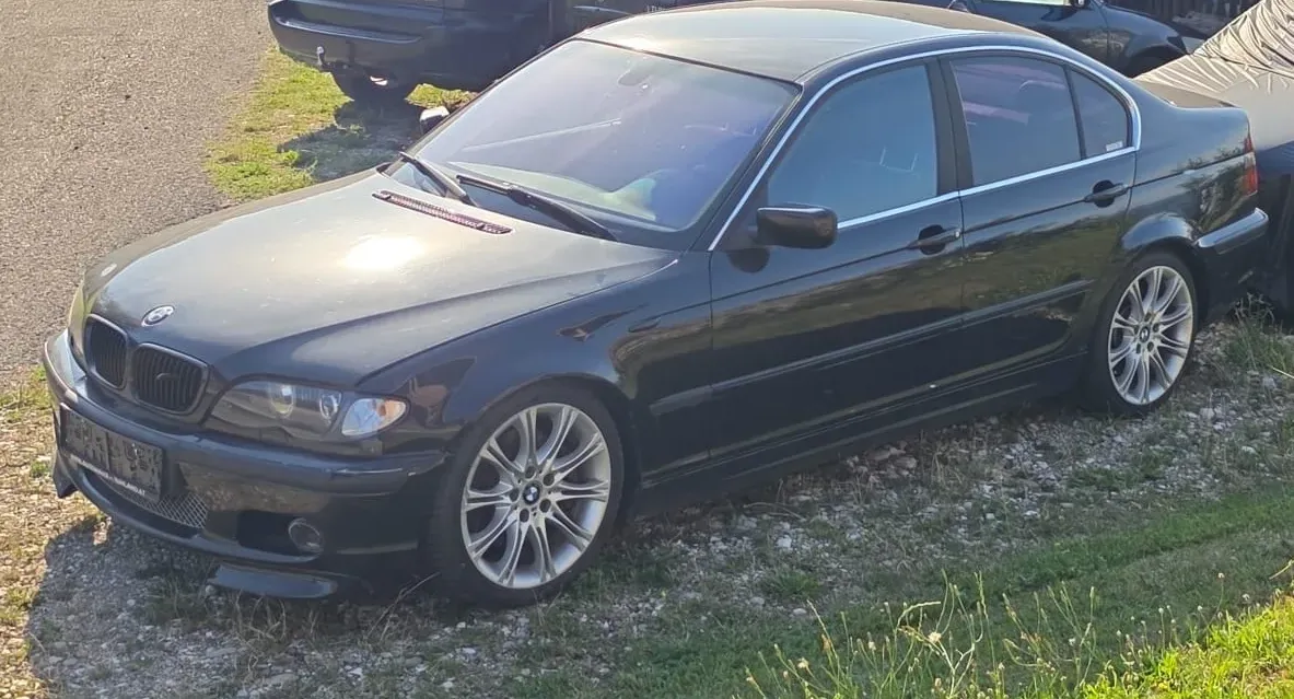 BMW 3 Series 2004 photo 2