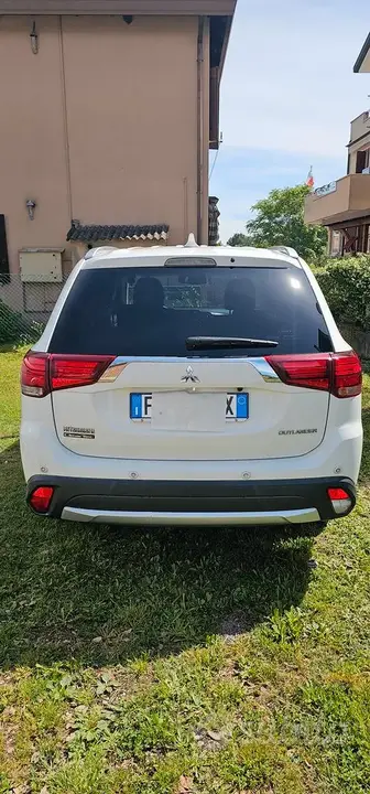 Mitsubishi Outlander 2017 photo 4