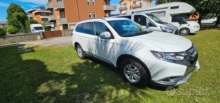 Mitsubishi Outlander 2017 photo 2