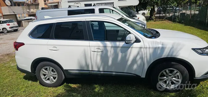 Mitsubishi Outlander 2017 photo 3