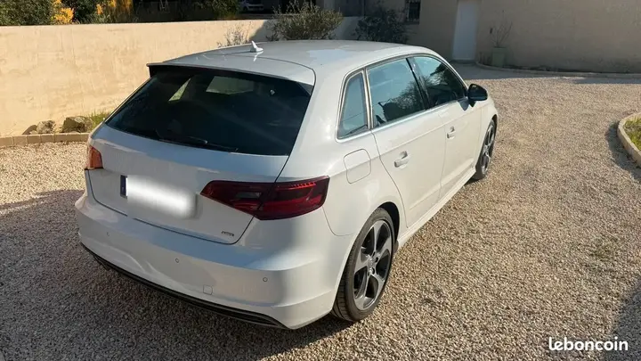 Audi A3 Sportback 2015 photo 2