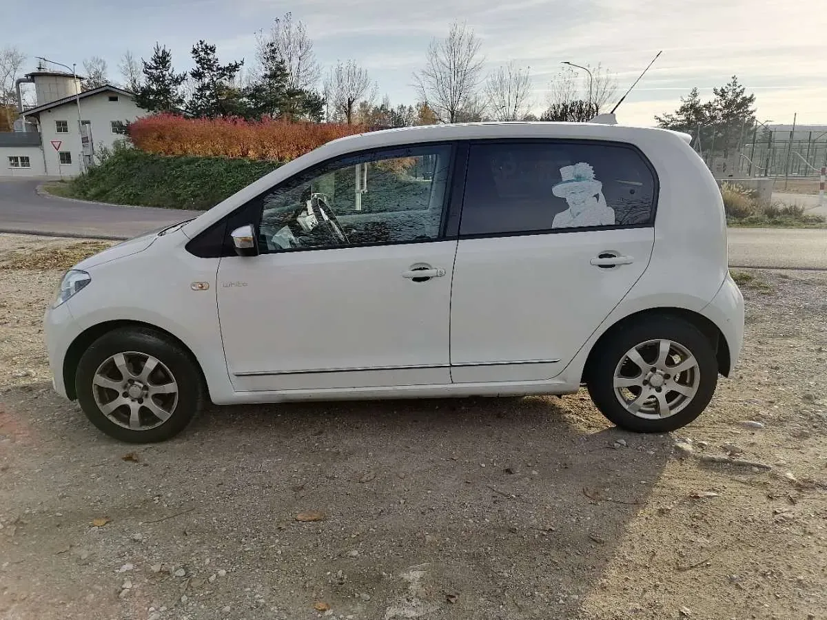 Volkswagen Up 2012 photo 3