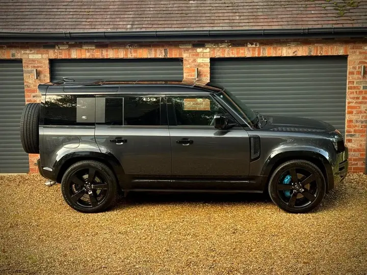 Land Rover Defender 110 2021 photo 5