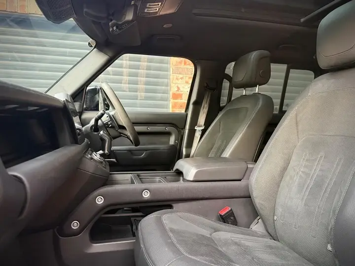 Land Rover Defender 110 2021 photo 3