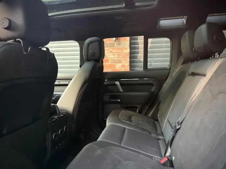 Land Rover Defender 110 2021 photo 4