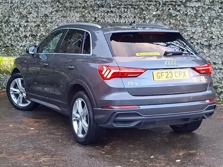 Audi Q3 2023 photo 2