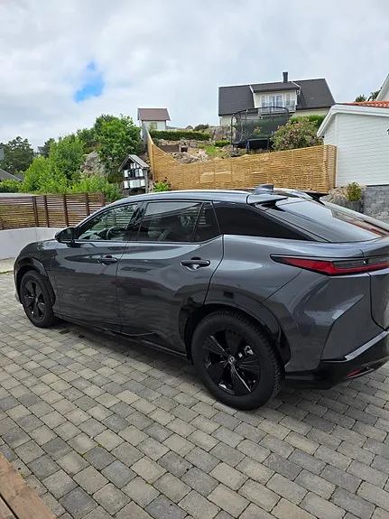 Lexus Rz450E 2025 photo 3