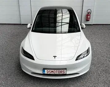 Tesla Model 3 2023 photo 2
