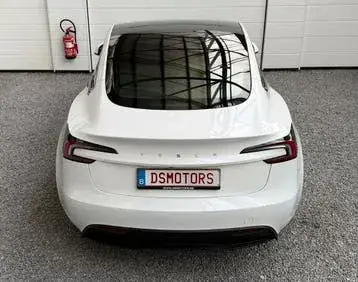 Tesla Model 3 2023 photo 3