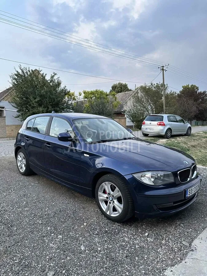 BMW 118 2011 photo 2