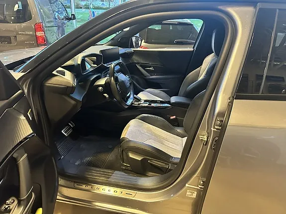 Peugeot E-2008 2022 photo 5
