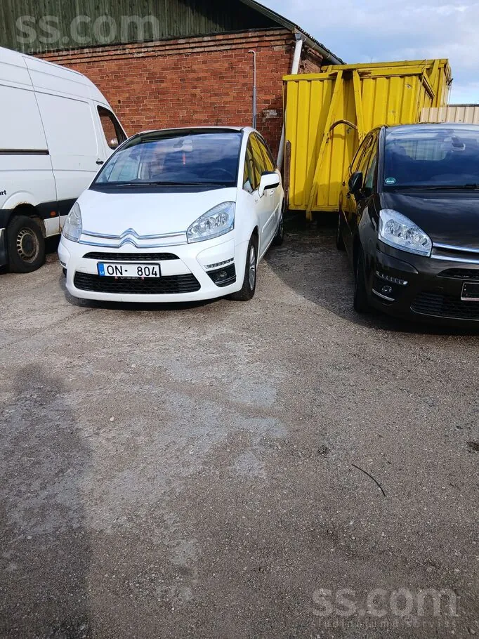 Citroen C4 Picasso 2011 photo 2