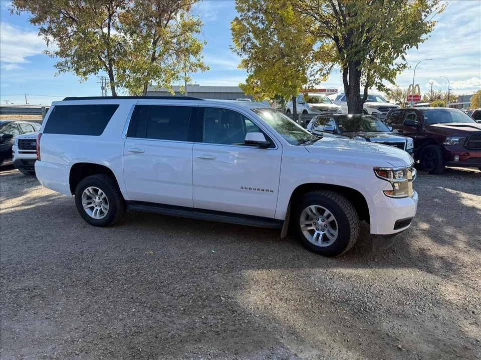 Chevrolet Suburban 2019 photo 3