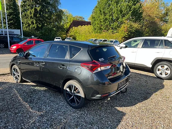 Toyota Auris 2018 photo 3
