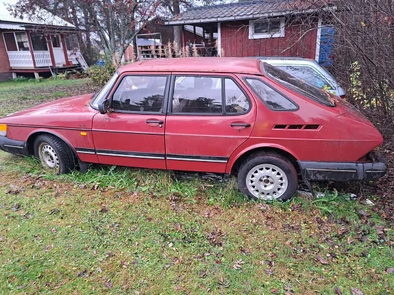 Saab 900
