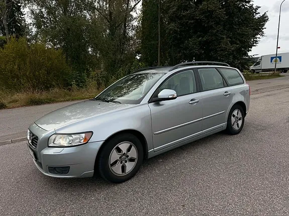 Volvo V50 2011 photo 2