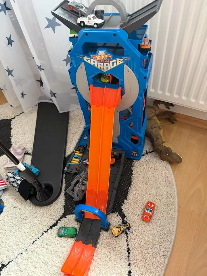 Hot Wheels Garage