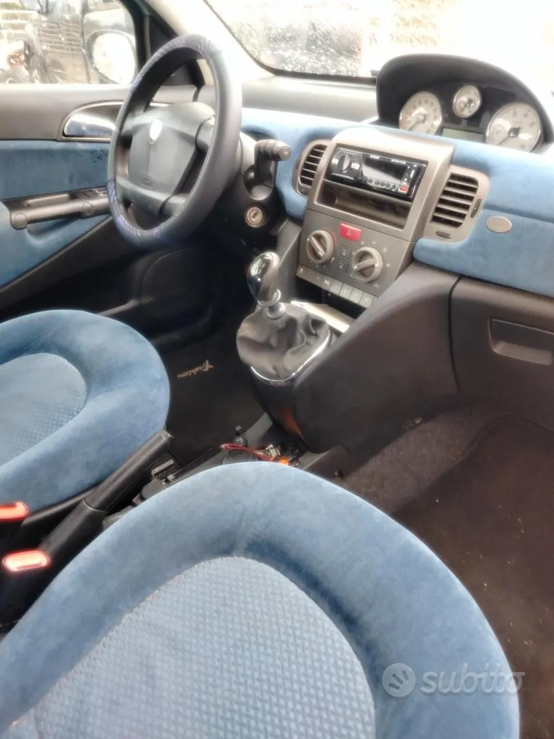 Lancia Ypsilon 2004 photo 4
