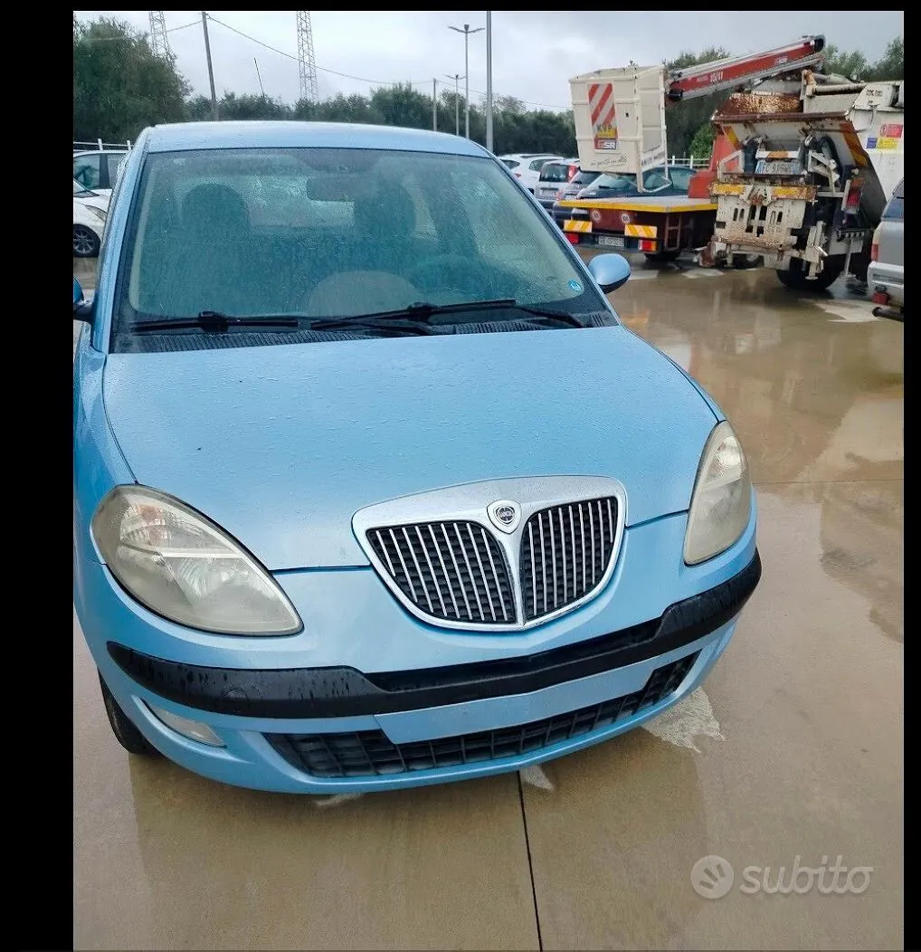 Lancia Ypsilon