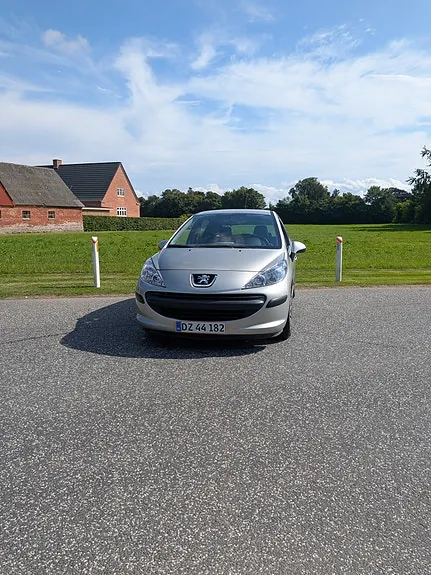 Peugeot 207 2007 photo 2