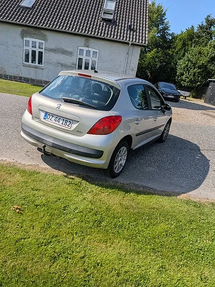 Peugeot 207 2007 photo 3