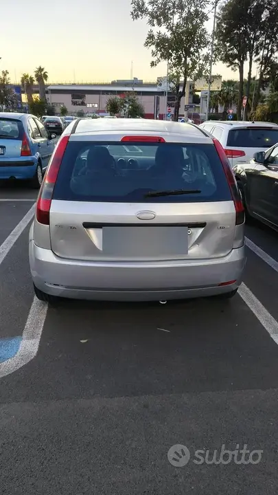 Ford Fiesta 2004 photo 2