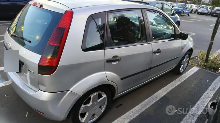 Ford Fiesta 2004 photo 3