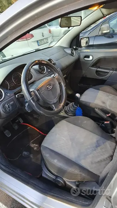 Ford Fiesta 2004 photo 5