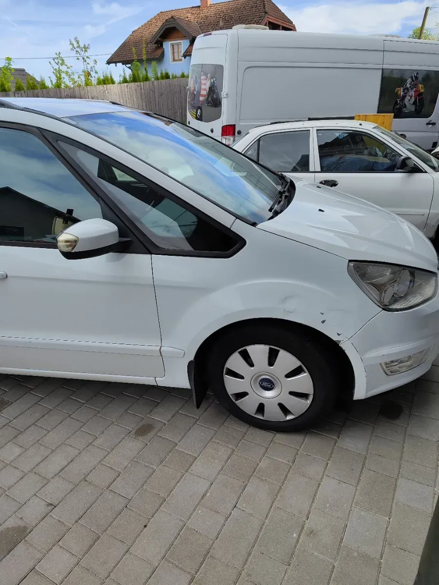 Ford Galaxy 2012 photo 3
