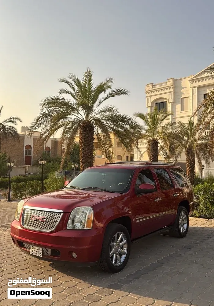 GMC Yukon 2013 photo 2
