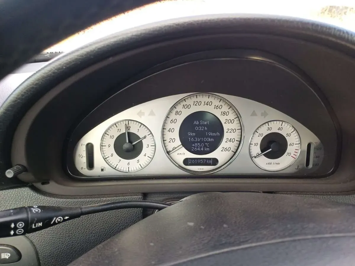 Mercedes-Benz Clk-Class 2005 photo 2