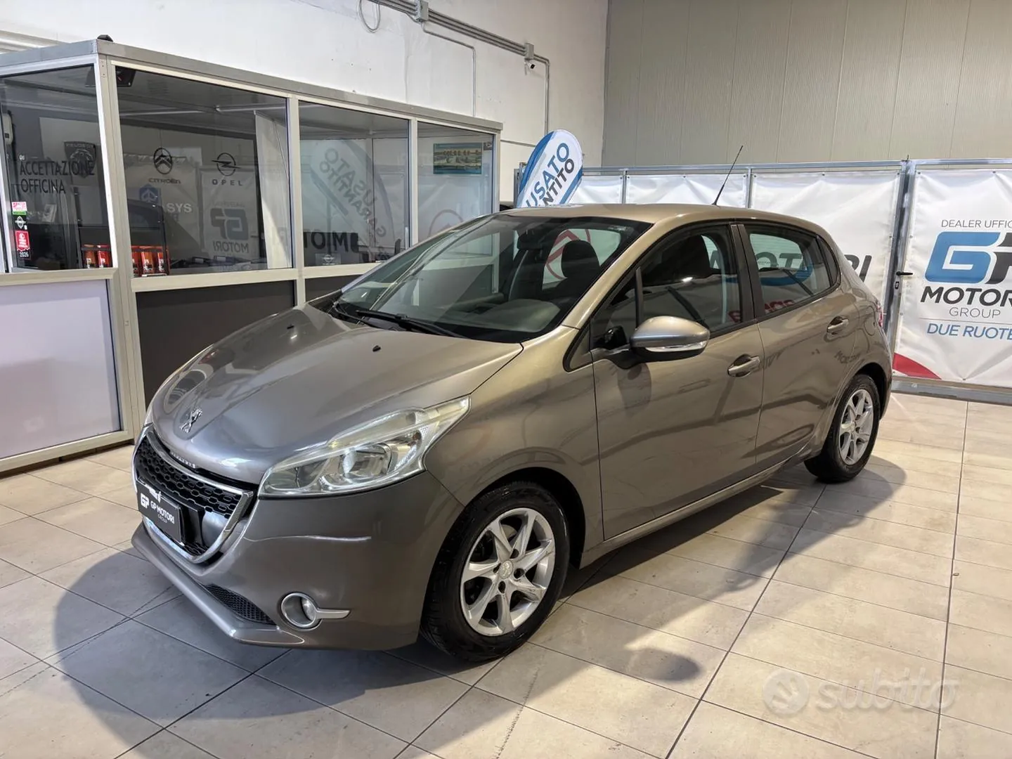 Peugeot 208 2012 photo 2