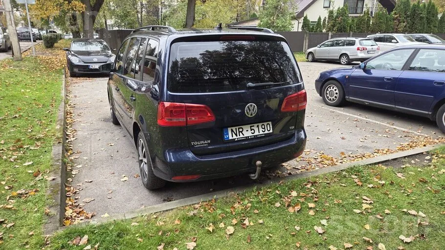 Volkswagen Touran 2012 photo 2