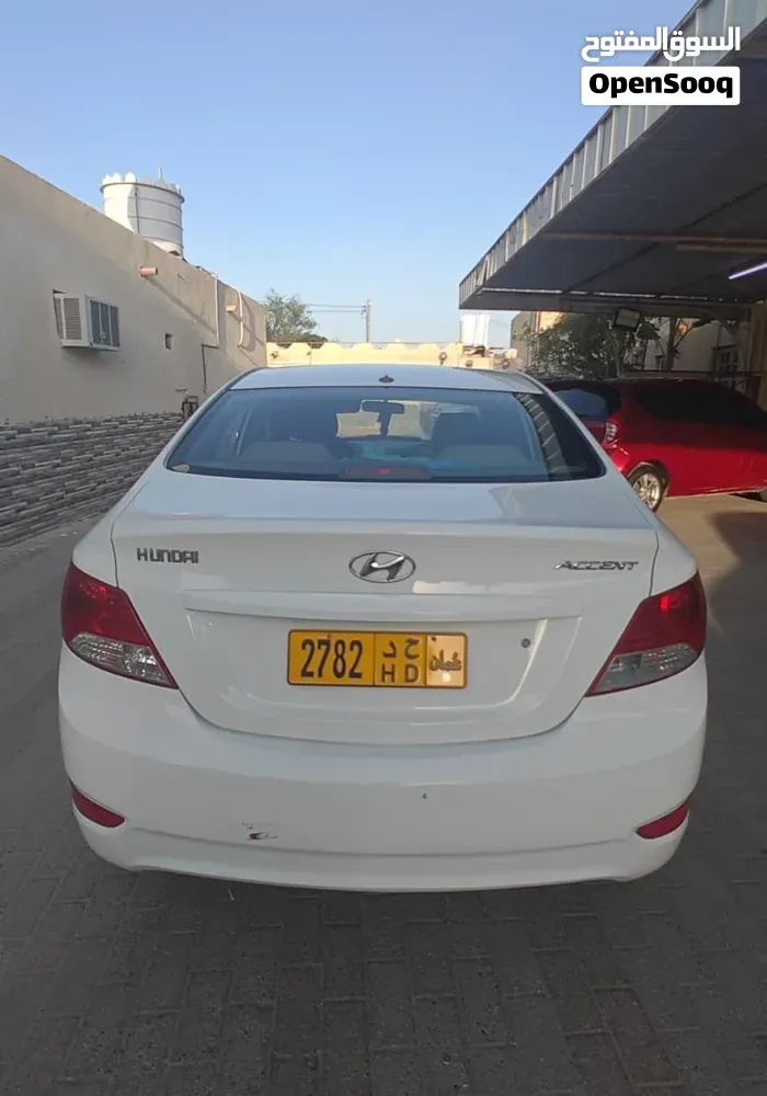 Hyundai Accent 2011 photo 2
